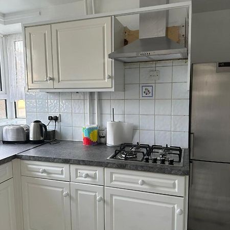Spacious 2 Bed Flat バーキング エクステリア 写真