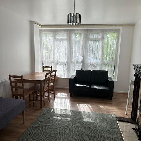 Spacious 2 Bed Flat バーキング エクステリア 写真