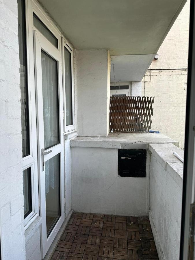 Spacious 2 Bed Flat バーキング エクステリア 写真