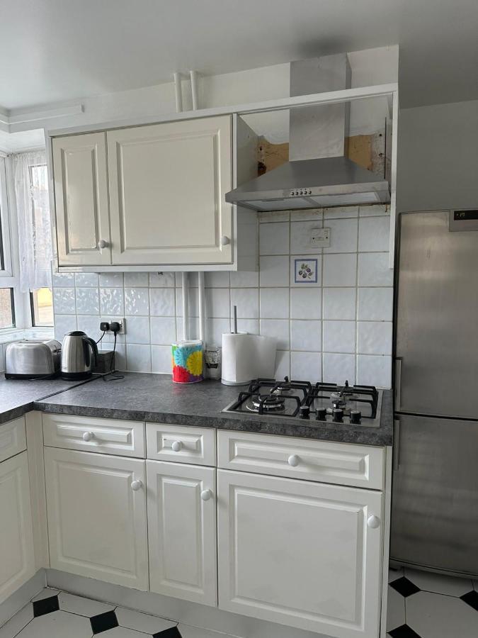 Spacious 2 Bed Flat バーキング エクステリア 写真